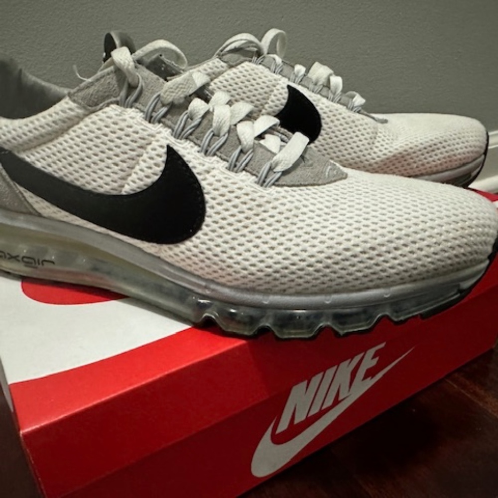 Men's Nike Air Max- White w/Black Swoosh- Size 11